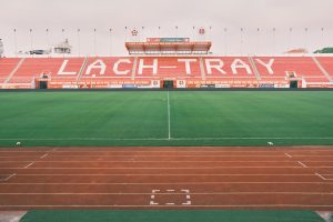 Minh họa kèo chấp 1 bàn trong bóng đá giữa hai đội